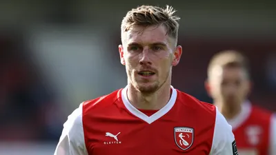 Glentoran legend Colin Nixon believes a former Linfield favourite can haunt the Blues in the first Big Two dust-up of the...