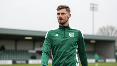 Hibernian has signed Northern Irish full-back Sofie Keenan from Glentoran on a two-year deal